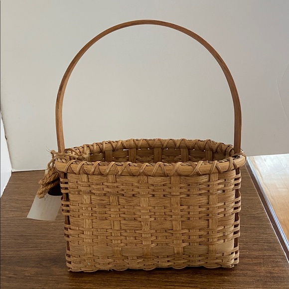 HAND WOVEN BASKET / Artist Margaret Hardin - Picture 2 of 10